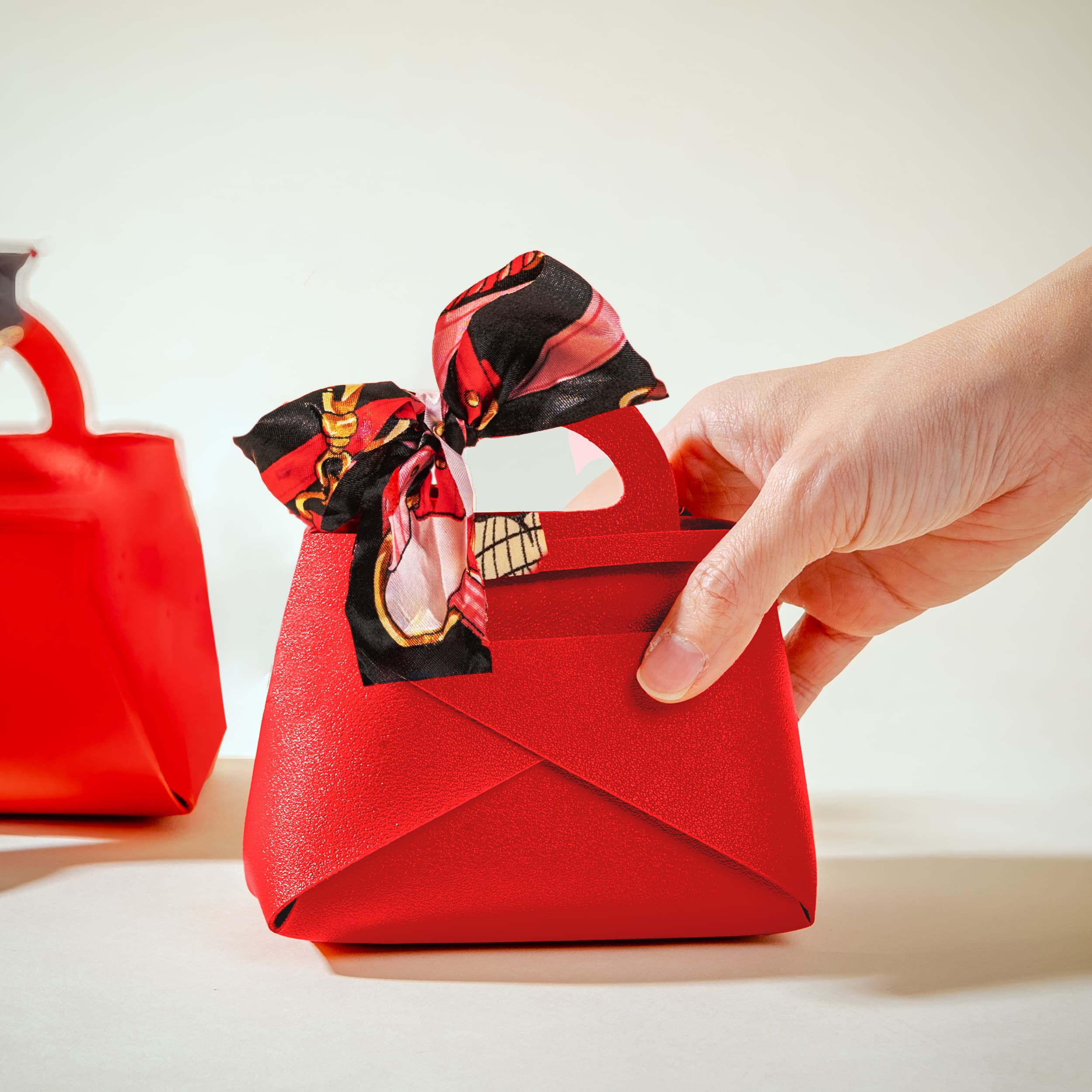 Petite Royale Gift Set (Twilly Bag With Flowers, Chocolates & Charm)